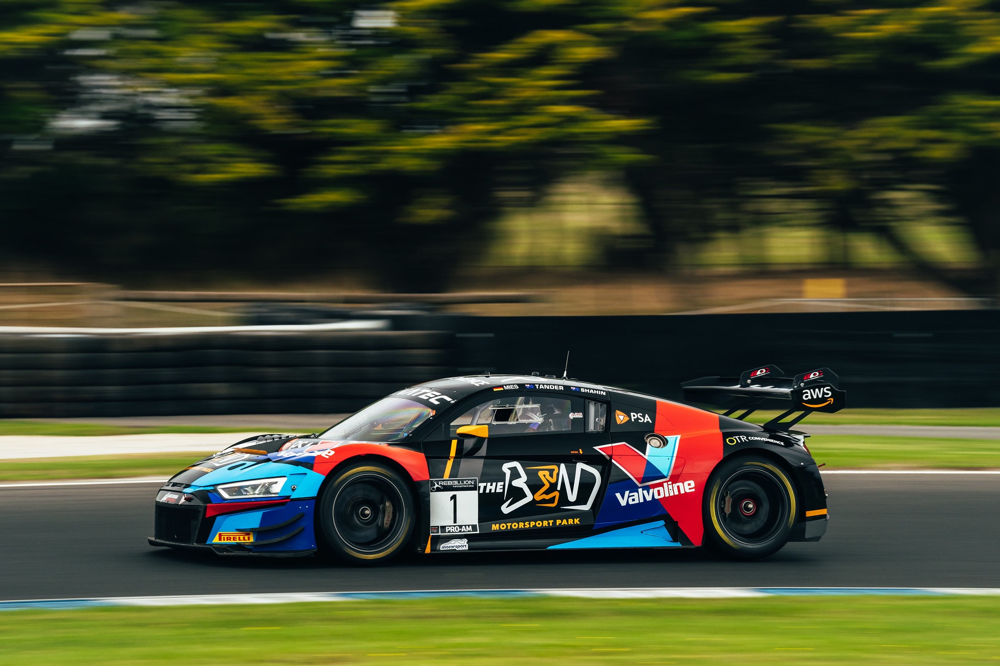 Audi dominates GT opener | Audi Magazine Australia